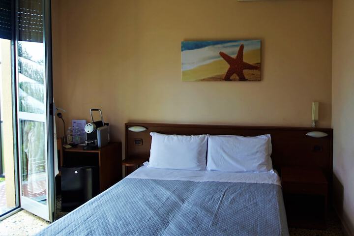 Room 27 of 44