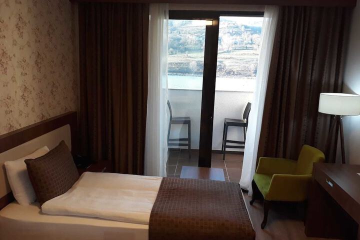 Room 20 of 87