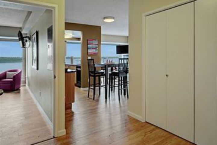 Room 15 of 16