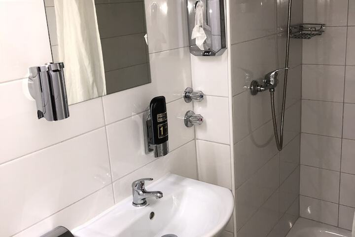 Room 15 of 31