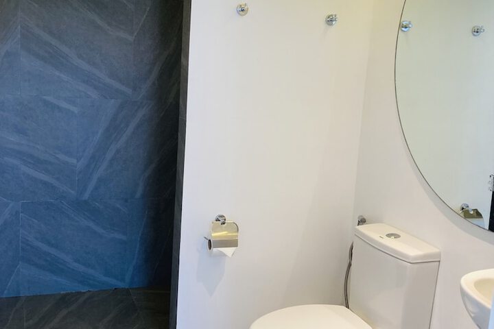 Room 32 of 40