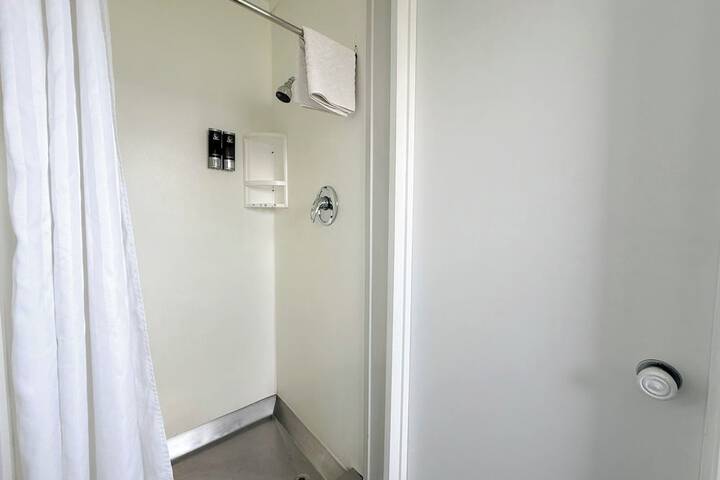 Room 66 of 92