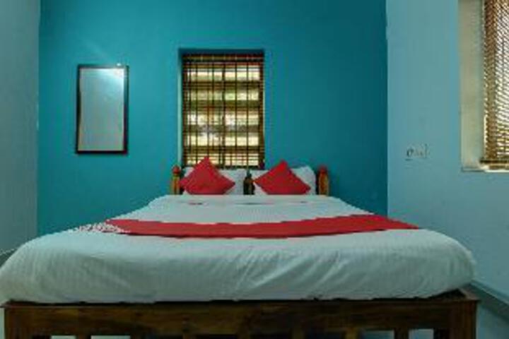OYO 36620 Hotel Pleasant Stays