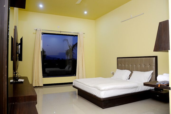Room 3 of 60