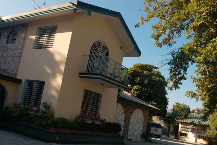 Hotel Exterior 113 of 116