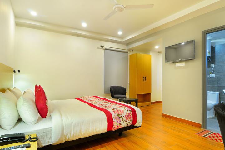 Room 5 of 17