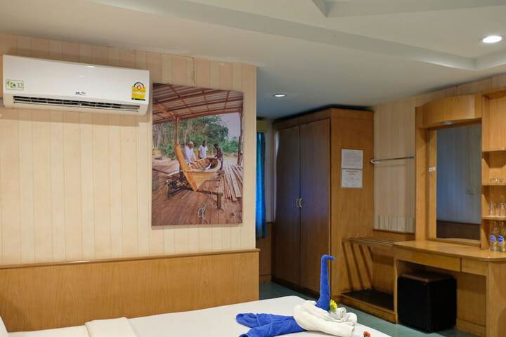 Room 19 of 191