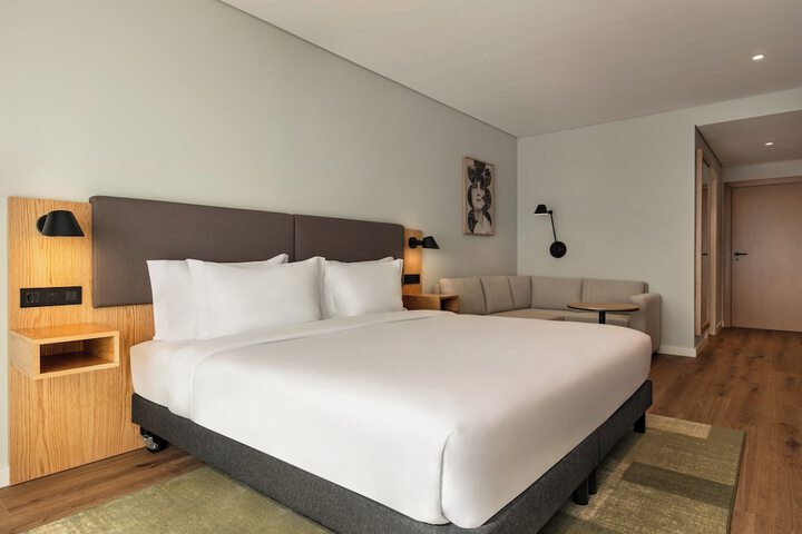 Room 6 of 46