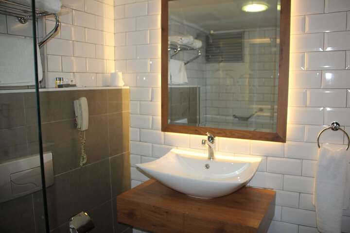 Room 16 of 24