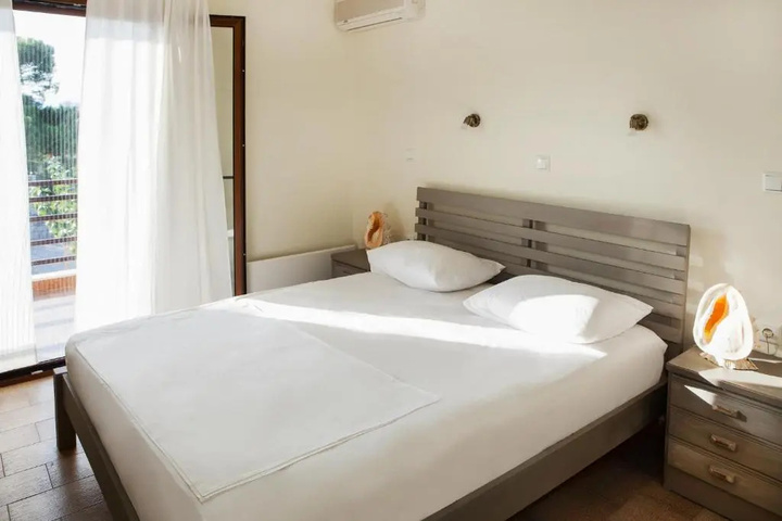 Room 2 of 13