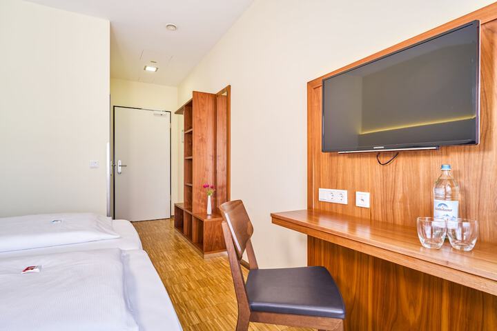 Room 12 of 33