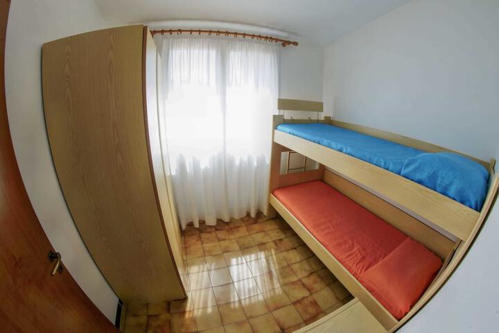 Room 30 of 85