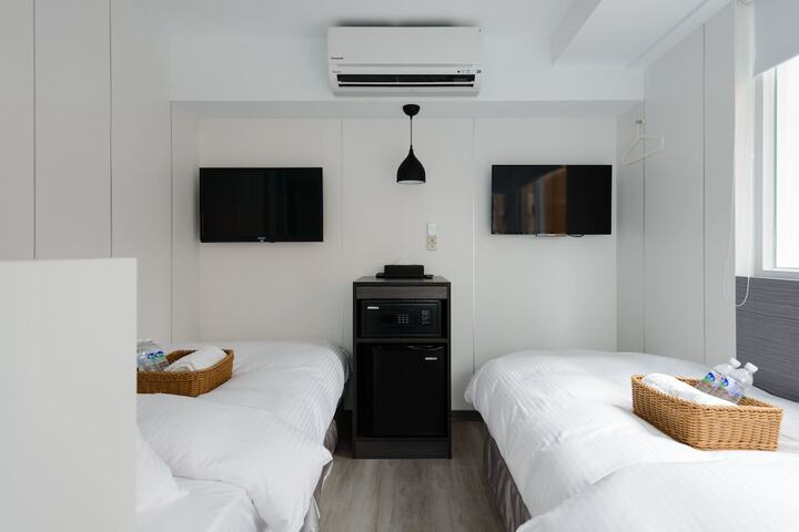 Room 7 of 53