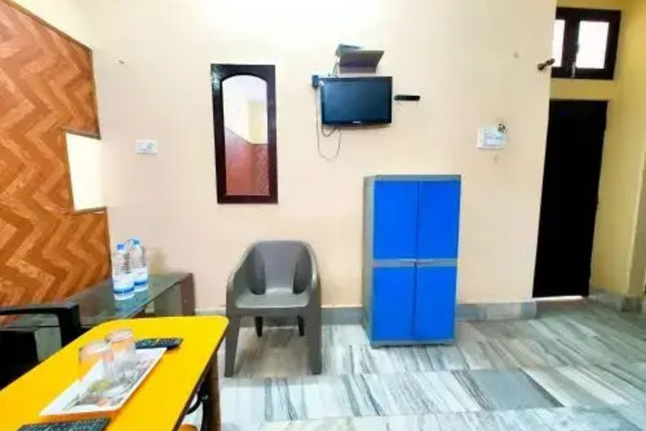 Room 3 of 28
