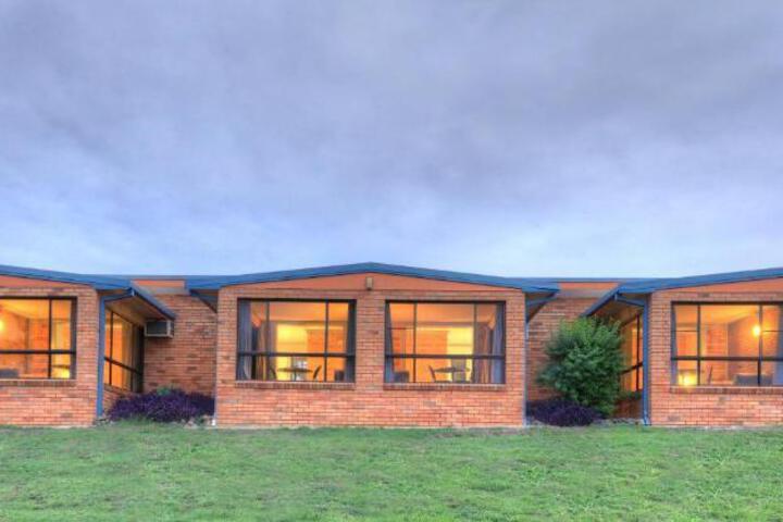 JACARANDA MOTOR LODGE