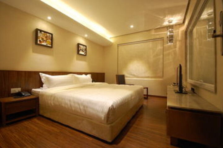 Room 12 of 21