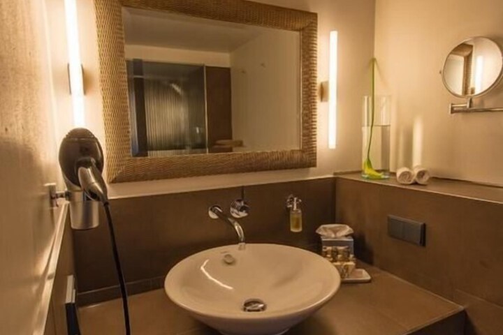 Room 32 of 54