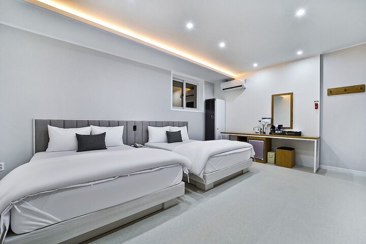 Room 16 of 43