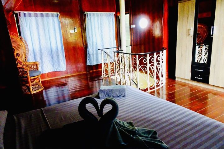 Room 9 of 296