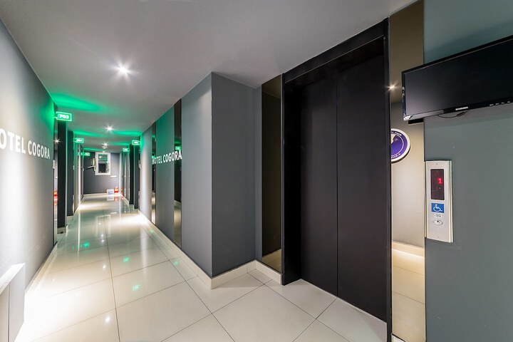 Ballroom/Hall 13 of 20