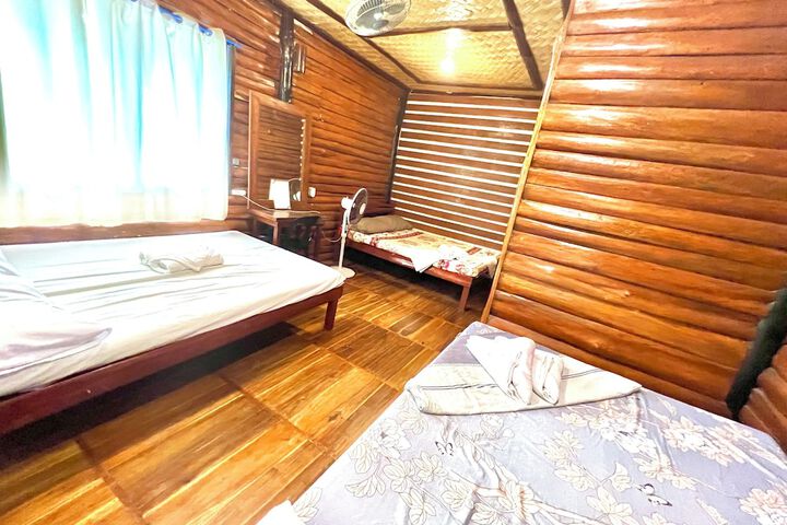 Room 27 of 81