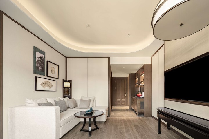 Room 15 of 156