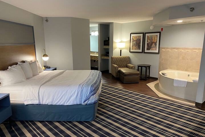 1 King Bed (3 of 20)