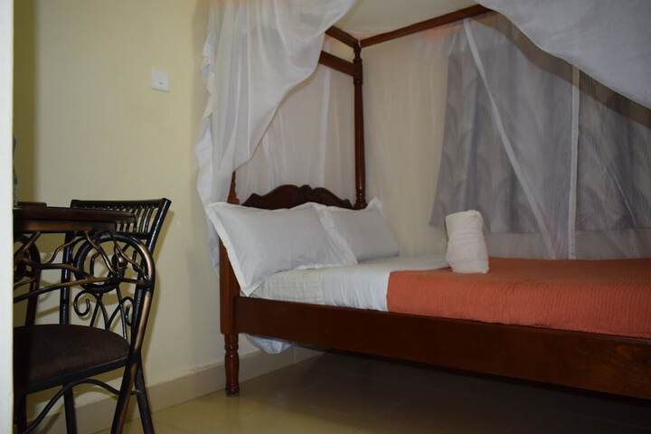 Room 12 of 40