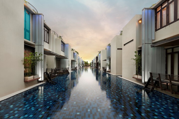 Hotel Pool