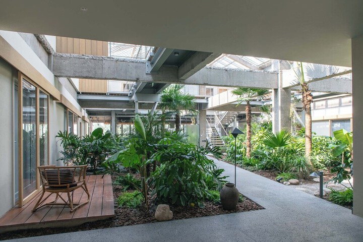 Hotel Exterior 70 of 79