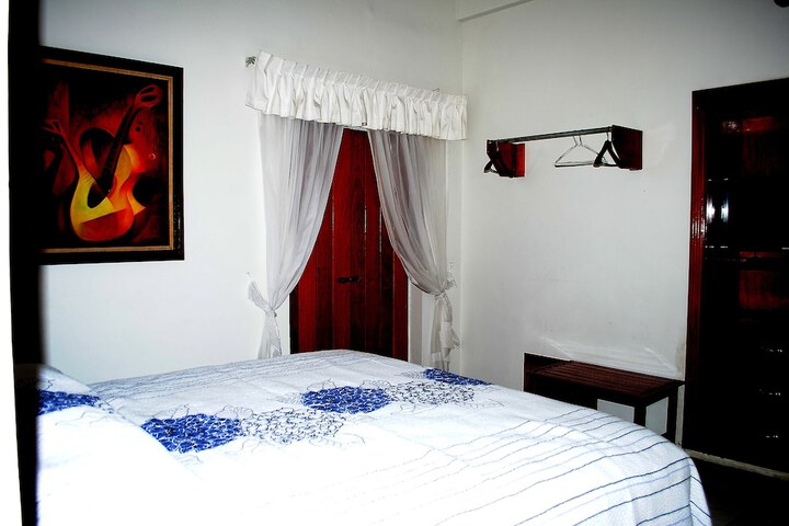 Room 5 of 32