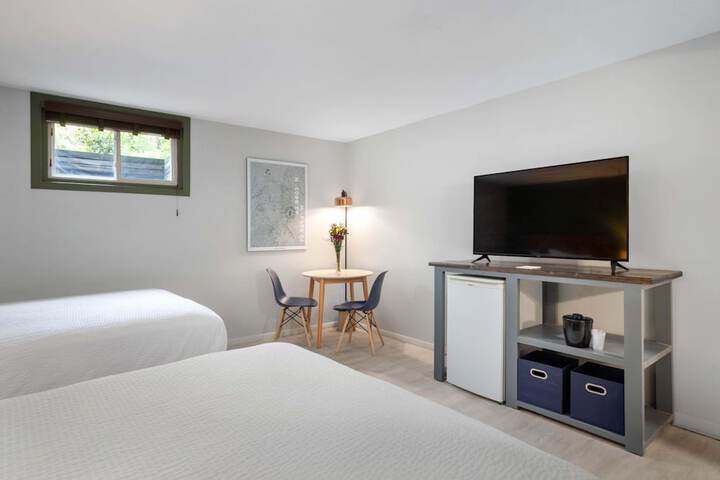 Room 10 of 28