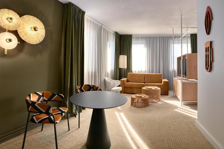 Room 34 of 105