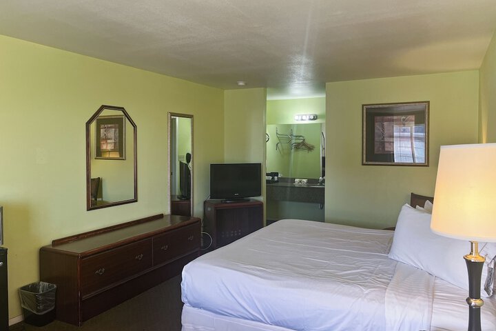 Room 11 of 19