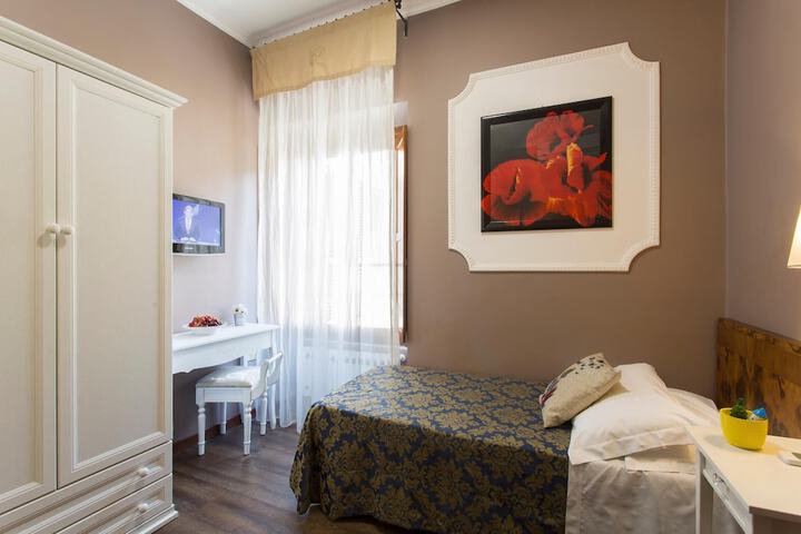Room 48 of 90