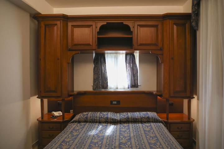 Room 19 of 37
