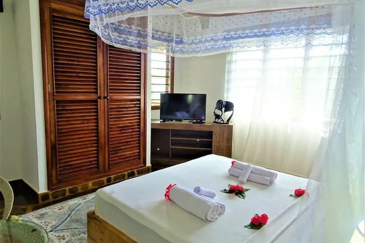 Room 2 of 11