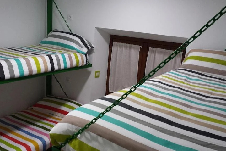 Room 6 of 13