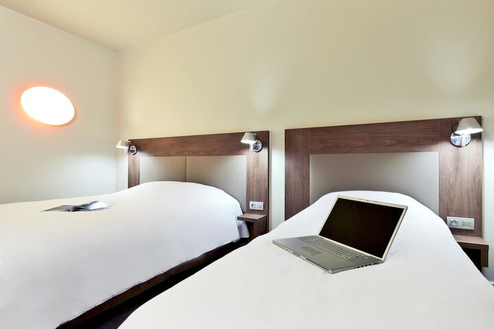 Room 9 of 43