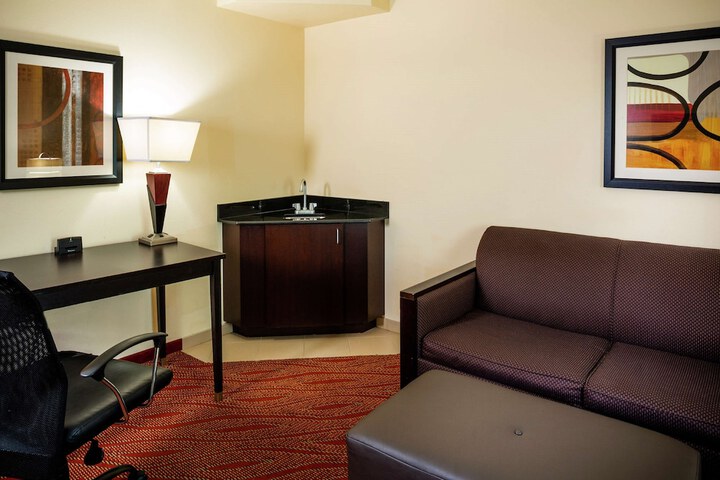 1 King Bed (12 of 35)