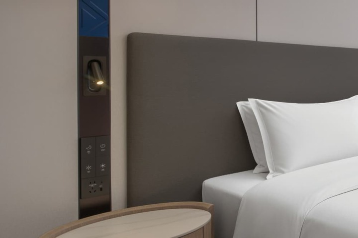 Room 12 of 77