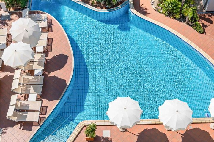 Pool 20 of 33