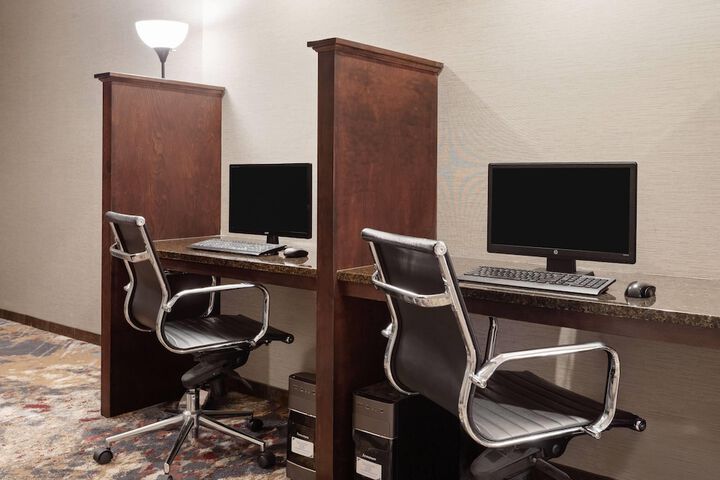 Business Center 59 of 64