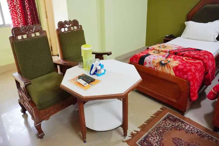 Room 6 of 18