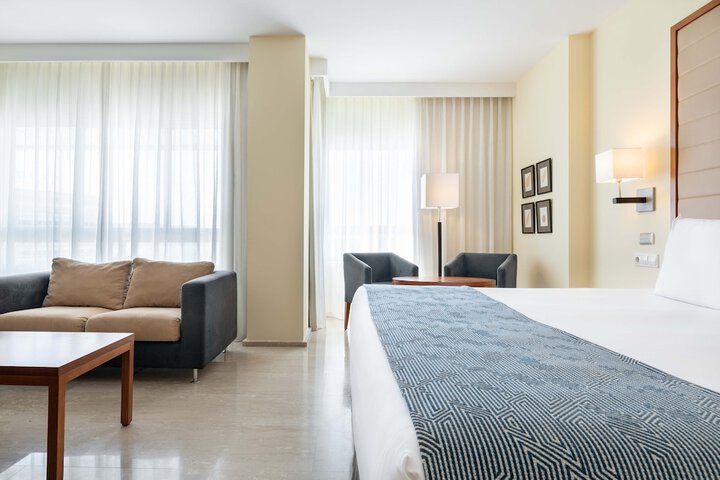 Room 14 of 64