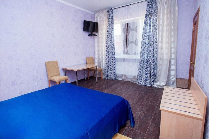 Room 2 of 76