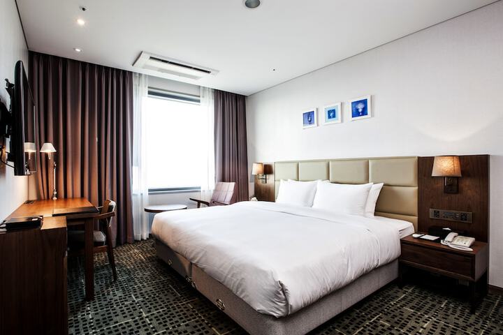 Room 15 of 153