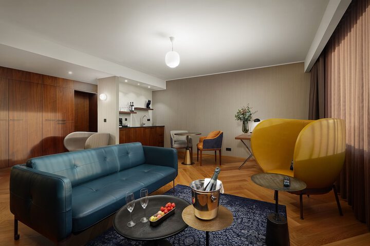 Room 43 of 81