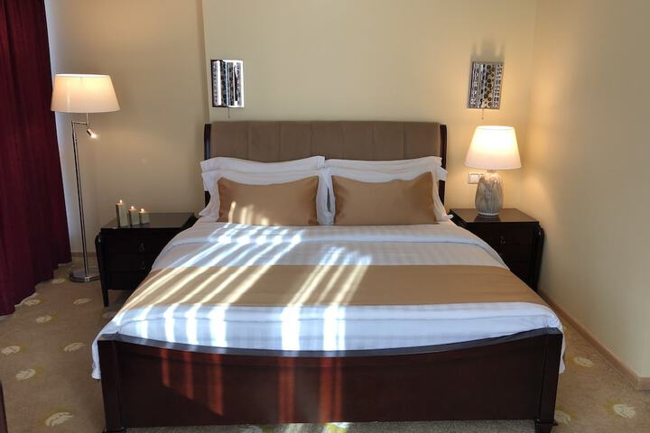 Room 34 of 107