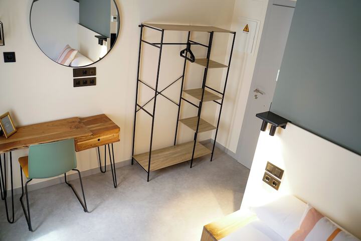 Room 14 of 28
